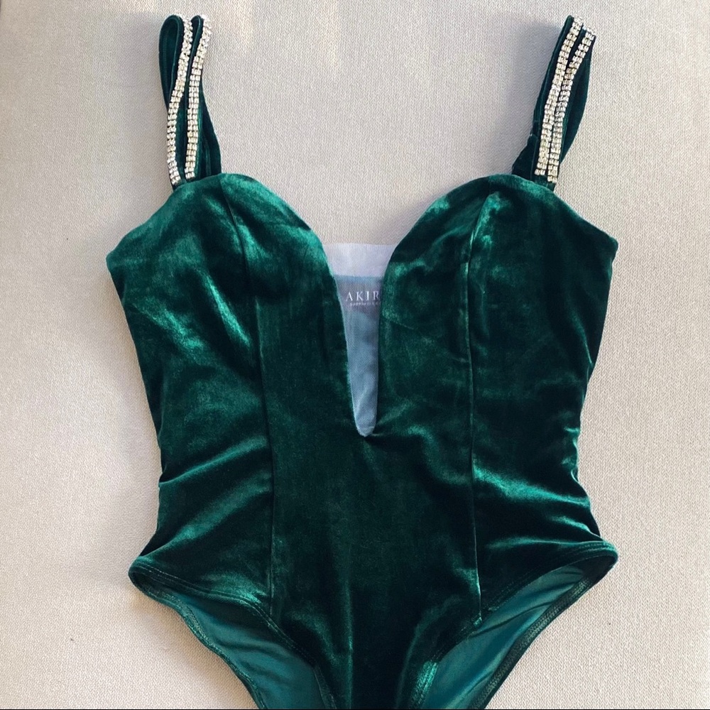 NWT Akira Heiress Embellished Strap Velvet Plunge Bodysuit, Emerald, Sz Small